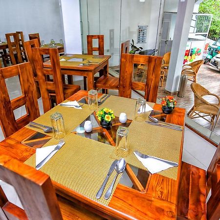 Citrus Cafe Inn Kandy Ngoại thất bức ảnh